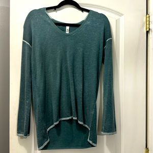 Lulu size 6 teal sweater